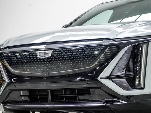 Used 2024 Cadillac Lyriq Sport RWD image 2