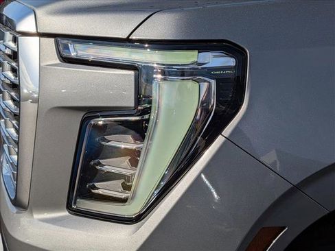 Used 2025 GMC Yukon XL Denali w/ Sun & Power Step Package image 9