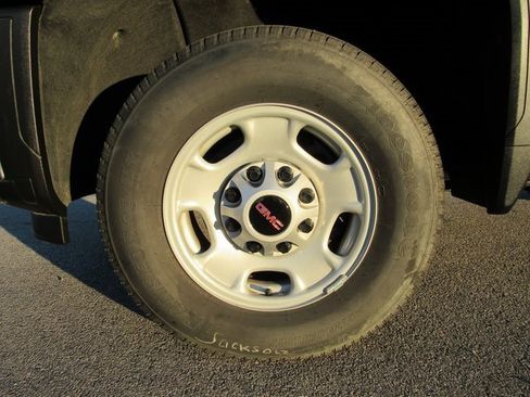 Used 2024 GMC Sierra 2500 Pro w/ Convenience Package image 8