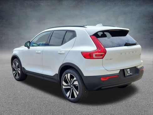 New 2026 Volvo XC40 B5 Plus w/ Climate Package image 5