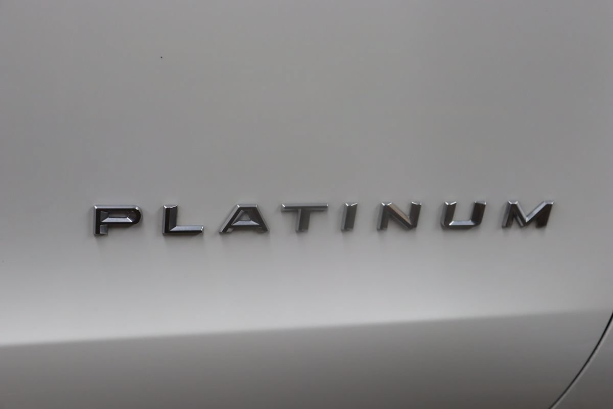 Used 2025 Ford Expedition Platinum w/ Driver's Package AWD/4WD image 9