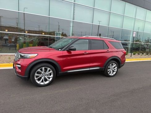 Used 2022 Ford Explorer Platinum w/ Technology Package AWD/4WD image 2