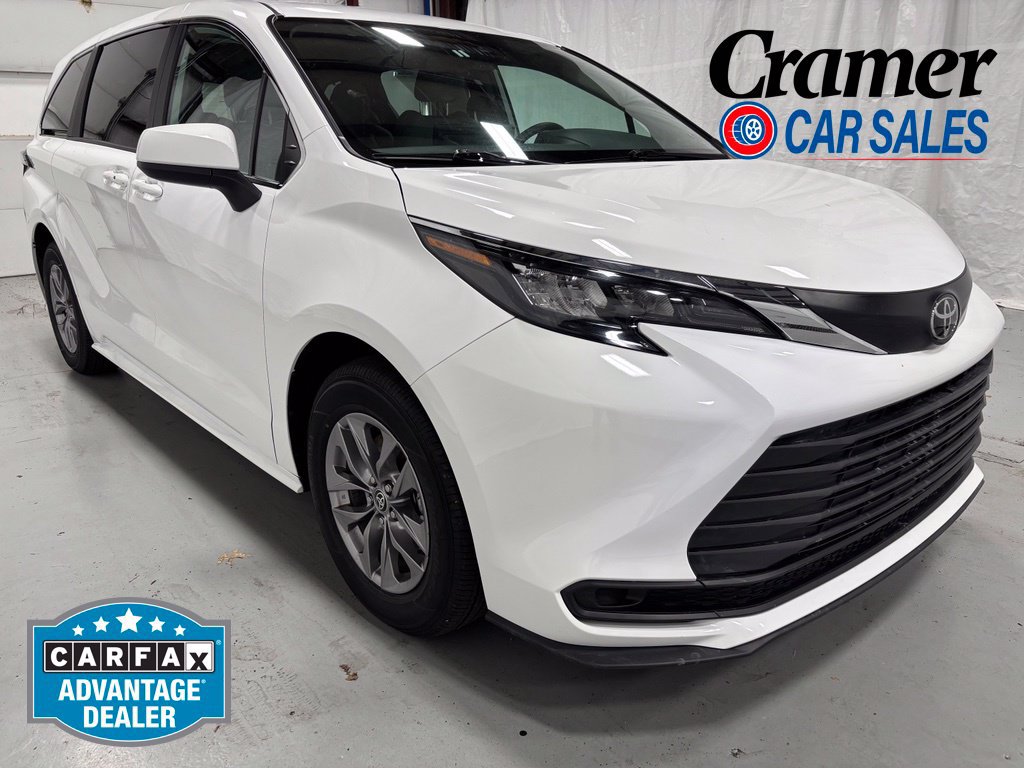 Used 2026 Toyota Sienna LE FWD image 1
