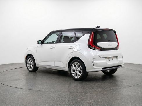 Used 2025 Kia Soul LX w/ LX Technology Package FWD image 6