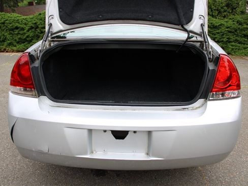 Used 2010 Chevrolet Impala LT w/ Luxury Edition Package FWD image 16