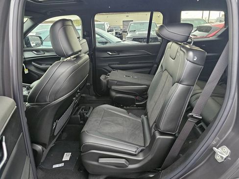 New 2025 Jeep Grand Cherokee L Altitude image 15