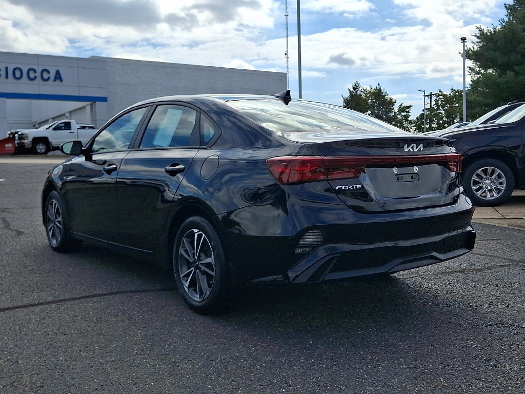Used 2024 Kia Forte LXS w/ LXS Technology Package FWD image 7