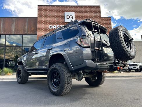 Used 2021 Toyota 4Runner TRD Off-Road Premium AWD/4WD image 4