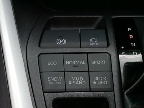 Certified 2025 Toyota RAV4 XLE AWD/4WD image 28