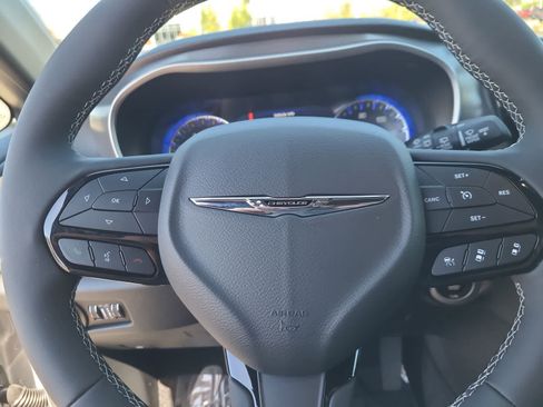 New 2026 Chrysler Pacifica Select FWD image 23