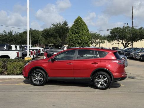 Used 2017 Toyota RAV4 XLE w/ Plus Extra Value Package FWD image 4