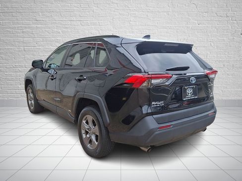 Used 2024 Toyota RAV4 LE AWD/4WD image 4
