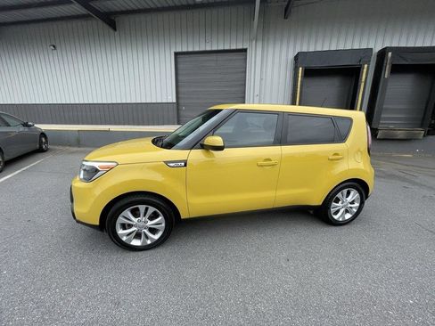 Used 2016 Kia Soul + FWD image 2