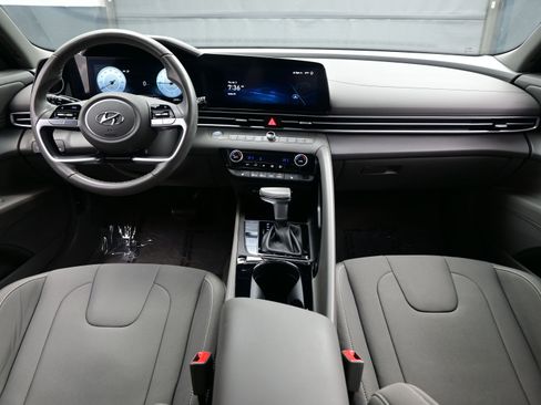 Used 2023 Hyundai Elantra SEL w/ Convenience Package image 16