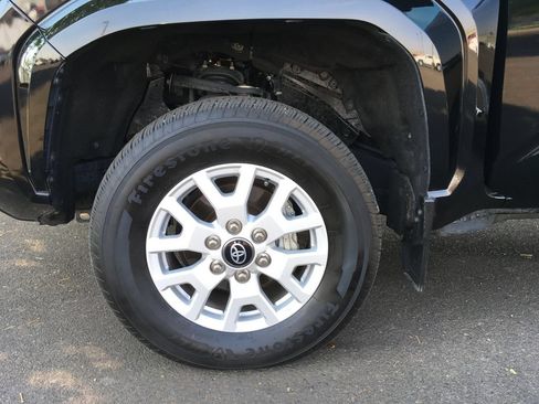 Used 2024 Toyota Tacoma SR5 AWD/4WD image 37