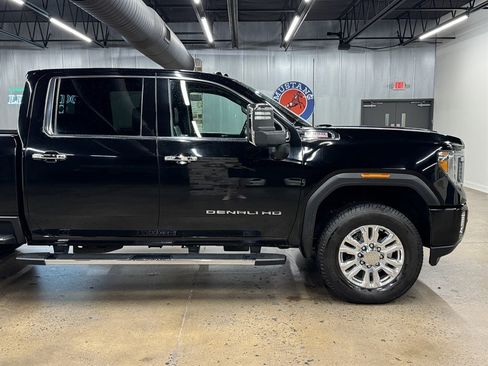 Used 2020 GMC Sierra 2500 Denali w/ Denali Ultimate Package AWD/4WD image 18