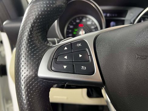 Used 2019 Mercedes-Benz SLC 300 w/ Premium Package image 28