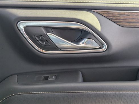 Used 2023 Chevrolet Suburban Premier image 34