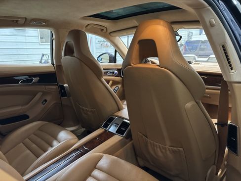 Used 2013 Porsche Panamera GTS image 31