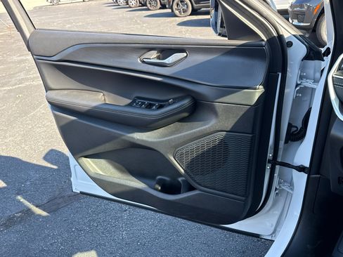 New 2025 Jeep Grand Cherokee Altitude image 16