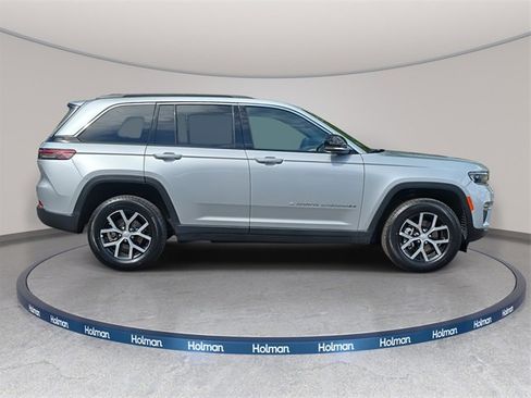 Used 2024 Jeep Grand Cherokee Limited image 8