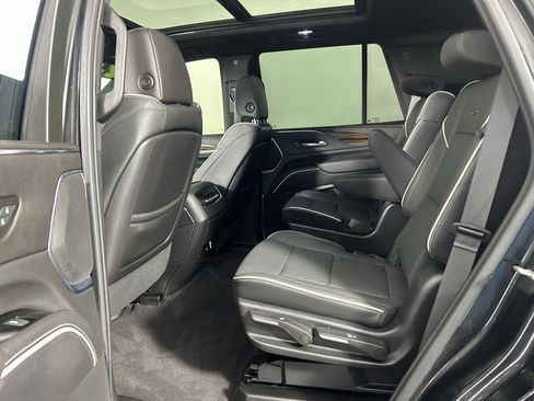 Used 2023 Cadillac Escalade Premium Luxury image 11