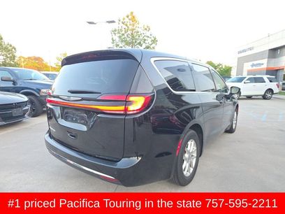 Used 2023 Chrysler Pacifica Touring-L