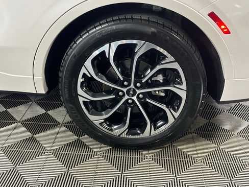 Used 2024 Lincoln Nautilus Reserve image 13