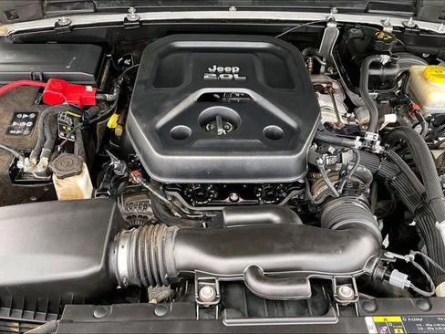Used 2020 Jeep Wrangler Unlimited Sahara w/ Uconnect 4C Nav & Sound Group AWD/4WD image 9