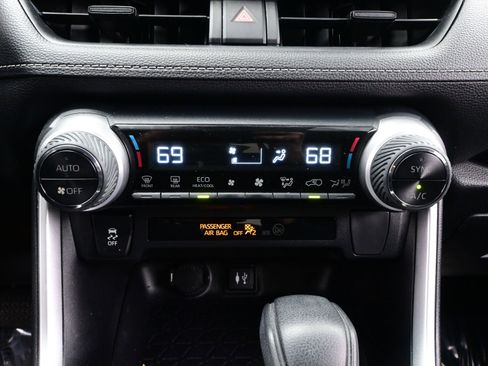 Used 2019 Toyota RAV4 LE image 19