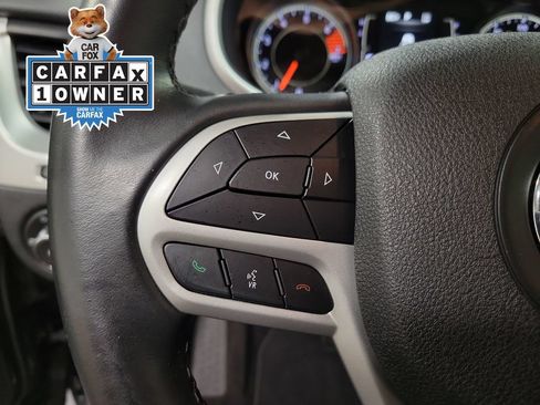 Used 2018 Jeep Cherokee Latitude Plus w/ Comfort/Convenience Group FWD image 23