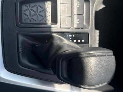 Used 2019 Toyota RAV4 XLE w/ Convenience Package FWD image 25