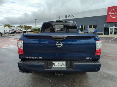 Certified 2024 Nissan Titan SV w/ SV Convenience Package image 7
