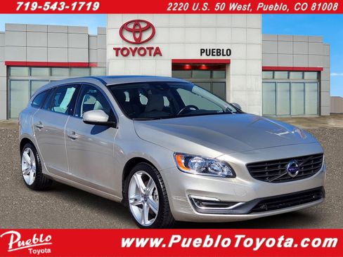 Used 2017 Volvo V60 T5 Premier w/ Convenience Package image 1