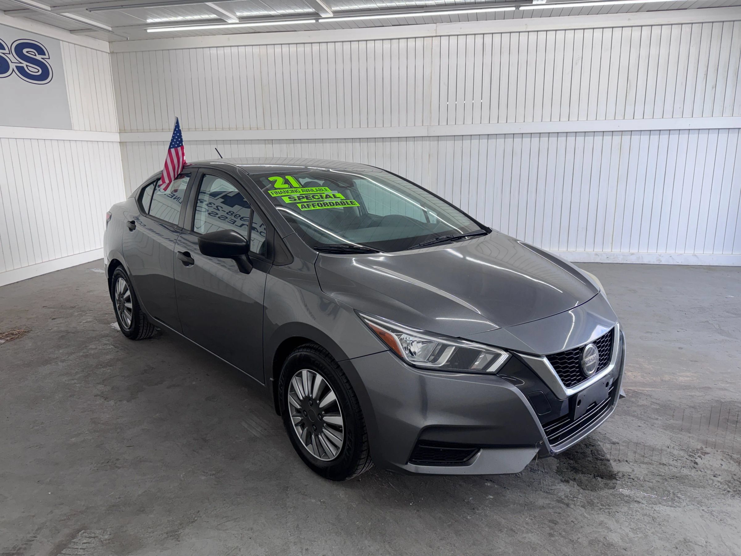 Used 2021 Nissan Versa S FWD image 3