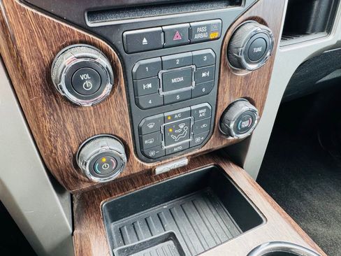 Used 2013 Ford F150 Lariat w/ Lariat Chrome Pkg image 21