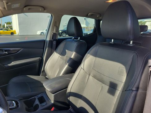 Used 2017 Nissan Rogue Sport SL FWD image 21