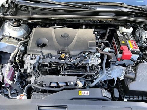 Used 2024 Toyota Camry SE image 11