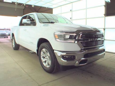 Used 2023 RAM 1500 Laramie AWD/4WD image 3
