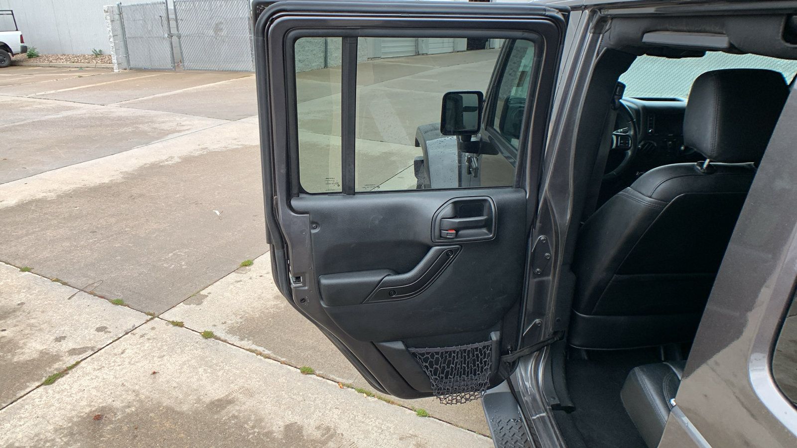 Used 2017 Jeep Wrangler Unlimited Sahara AWD/4WD image 17
