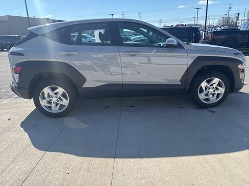 Used 2024 Hyundai Kona SE image 15
