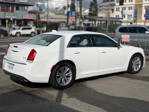 Used 2016 Chrysler 300 Limited image 19