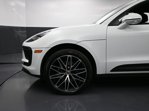 Certified 2026 Porsche Macan AWD/4WD image 12