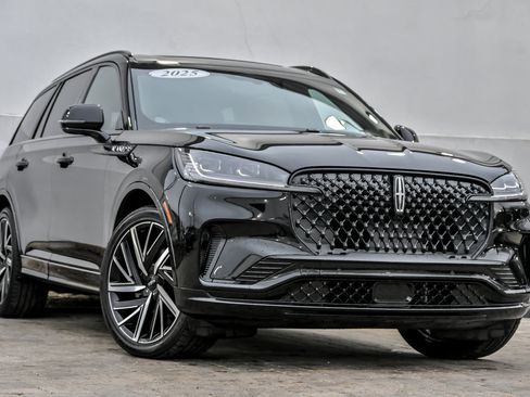 Used 2025 Lincoln Aviator Black Label w/ Jet Appearance Package image 1