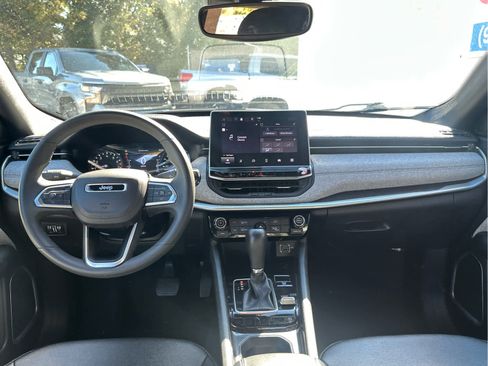 Used 2024 Jeep Compass Latitude image 46