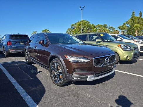 Used 2018 Volvo V90 T5 Cross Country w/ Convenience Package image 2