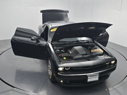 Used 2016 Dodge Challenger R/T RWD image 44