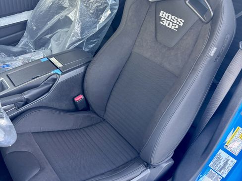 Used 2013 Ford Mustang Boss 302 w/ Boss 302 Accessory Pkg RWD image 39