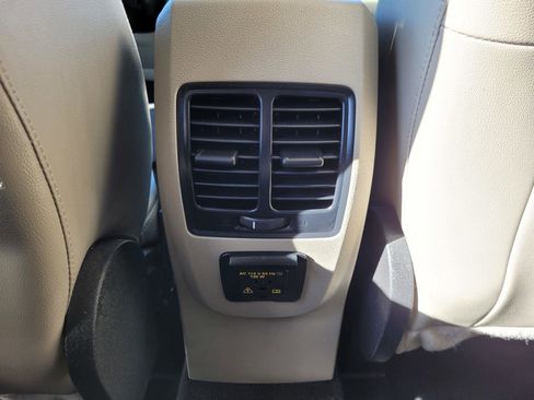 Used 2019 Ford Escape Titanium image 18