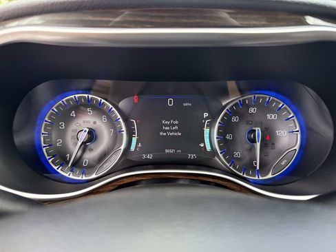 Used 2023 Chrysler Pacifica Limited image 36